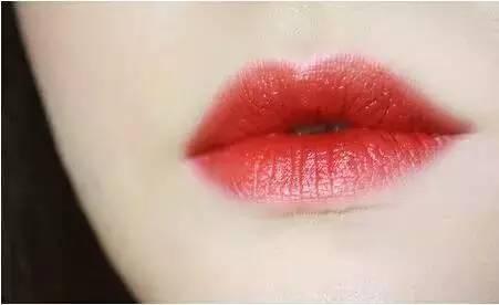 男人吻女人嘴唇视频,捕捉浪漫瞬间的甜蜜瞬间