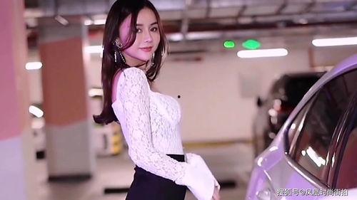 美女穿短裙丝袜露内内,短裙丝袜与内内搭配的时尚演绎