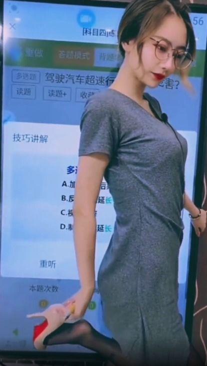 看看美女穿透明丝袜视频,探寻透明丝袜下的美丽风情