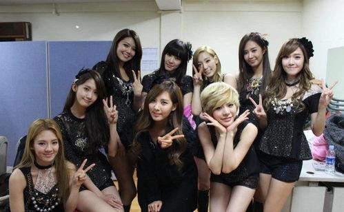 娱乐吃瓜酱街头拥抱,娱乐吃瓜酱的温馨瞬间